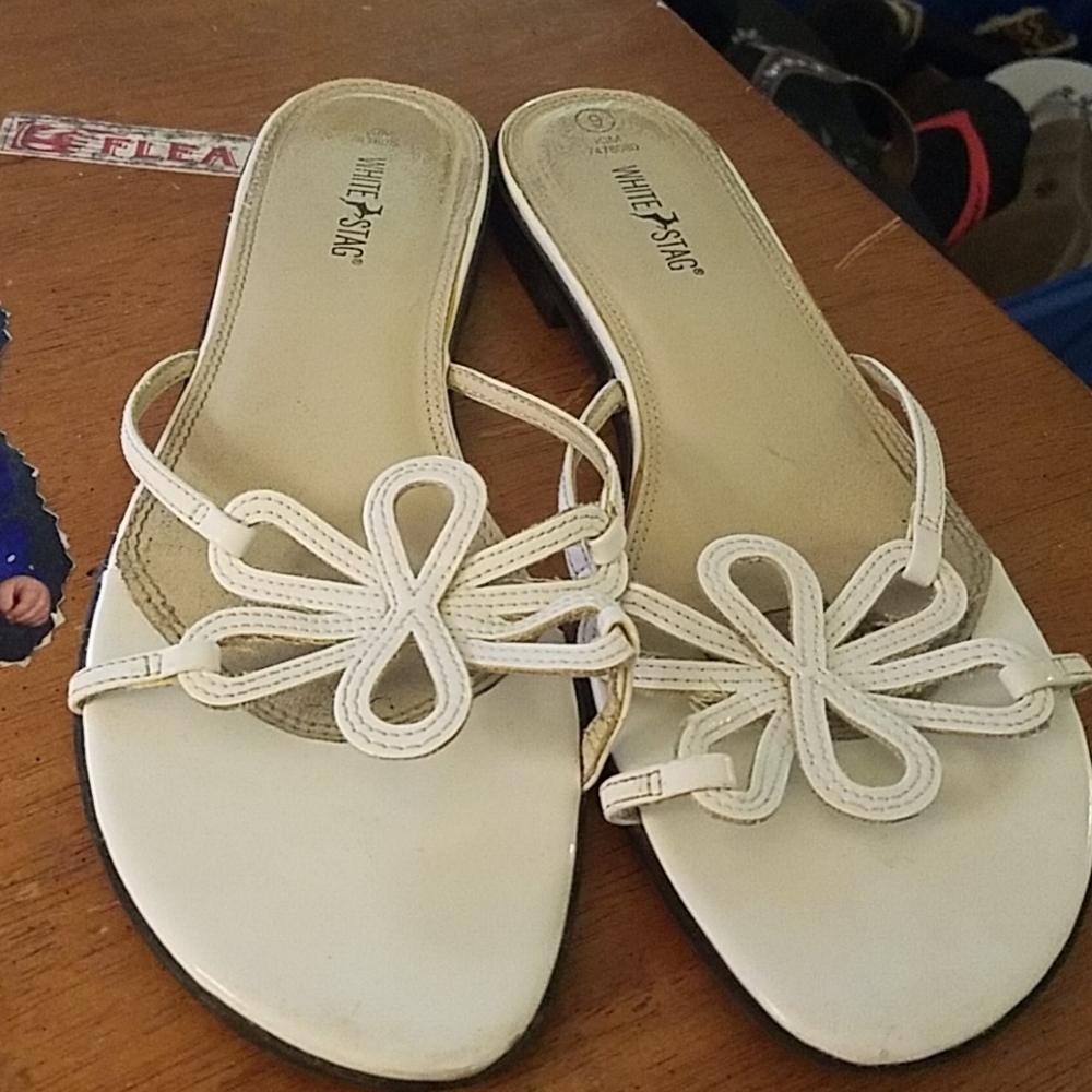 White Stag Floral Strap Design 0.25" Heel